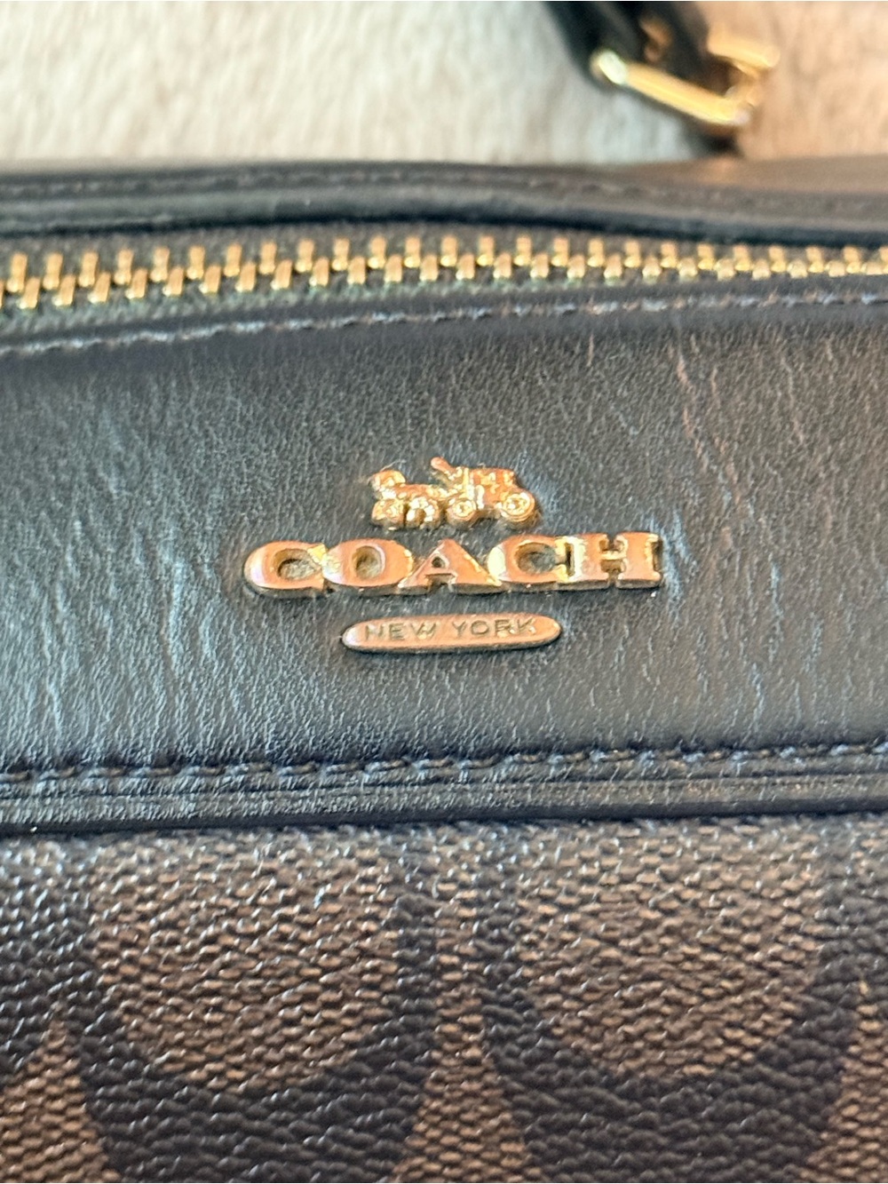 Coach Signature Crossbody Bag in Brown and black, gold colored hardware - Picture 3 of 8